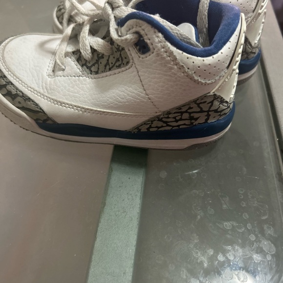 Toddler Jordan size 9 - Picture 3 of 3